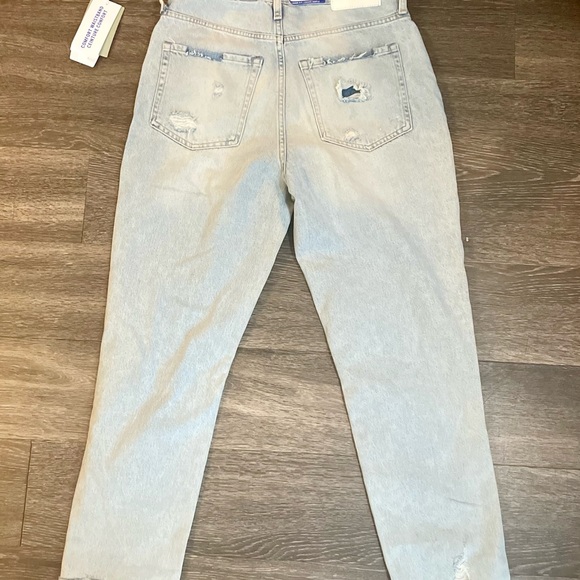 H&M Ultra High Waist Light Wash Loose Fit Mom Jeans Women's Size 8 *NEW* - Picture 3 of 5